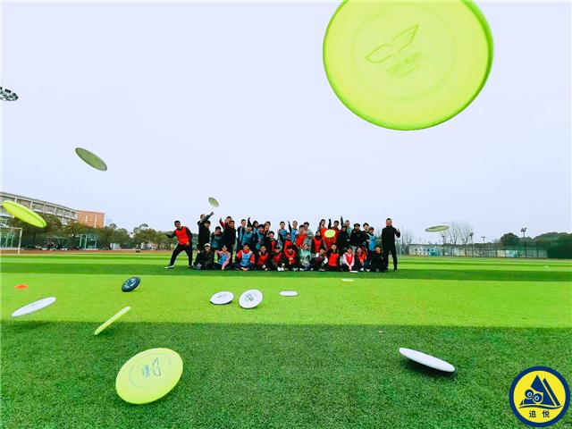 花式freestyle,掷准飞盘disc golf,团队飞盘ultimate(五人制为5on5 b